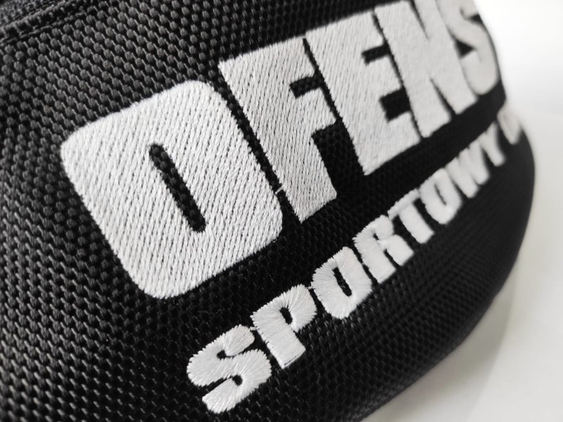 Saszetka nerka Ofensywa Sportowy Tryb Życia czarna białe logo